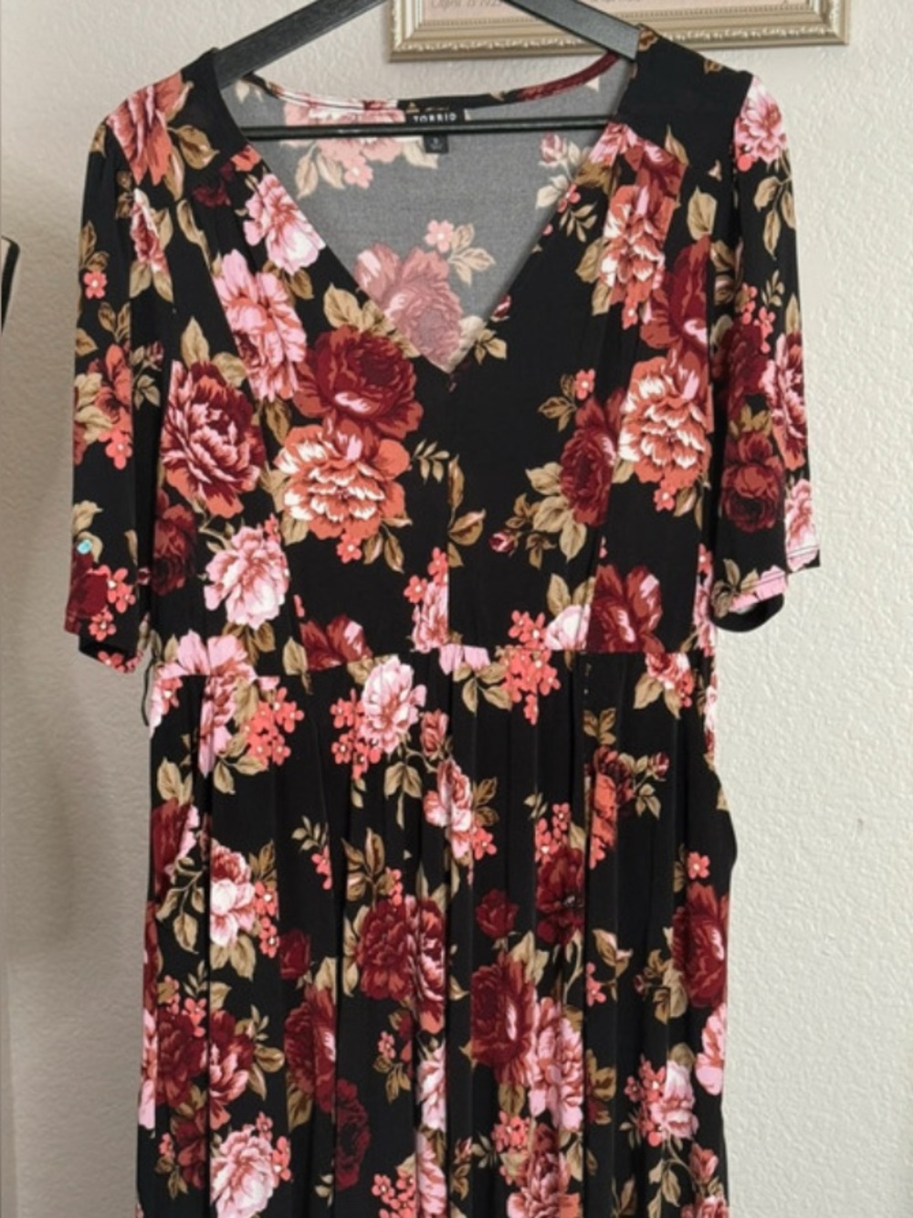 torrid Black V-Neck Tunic with Pink & Burgundy Floral Print